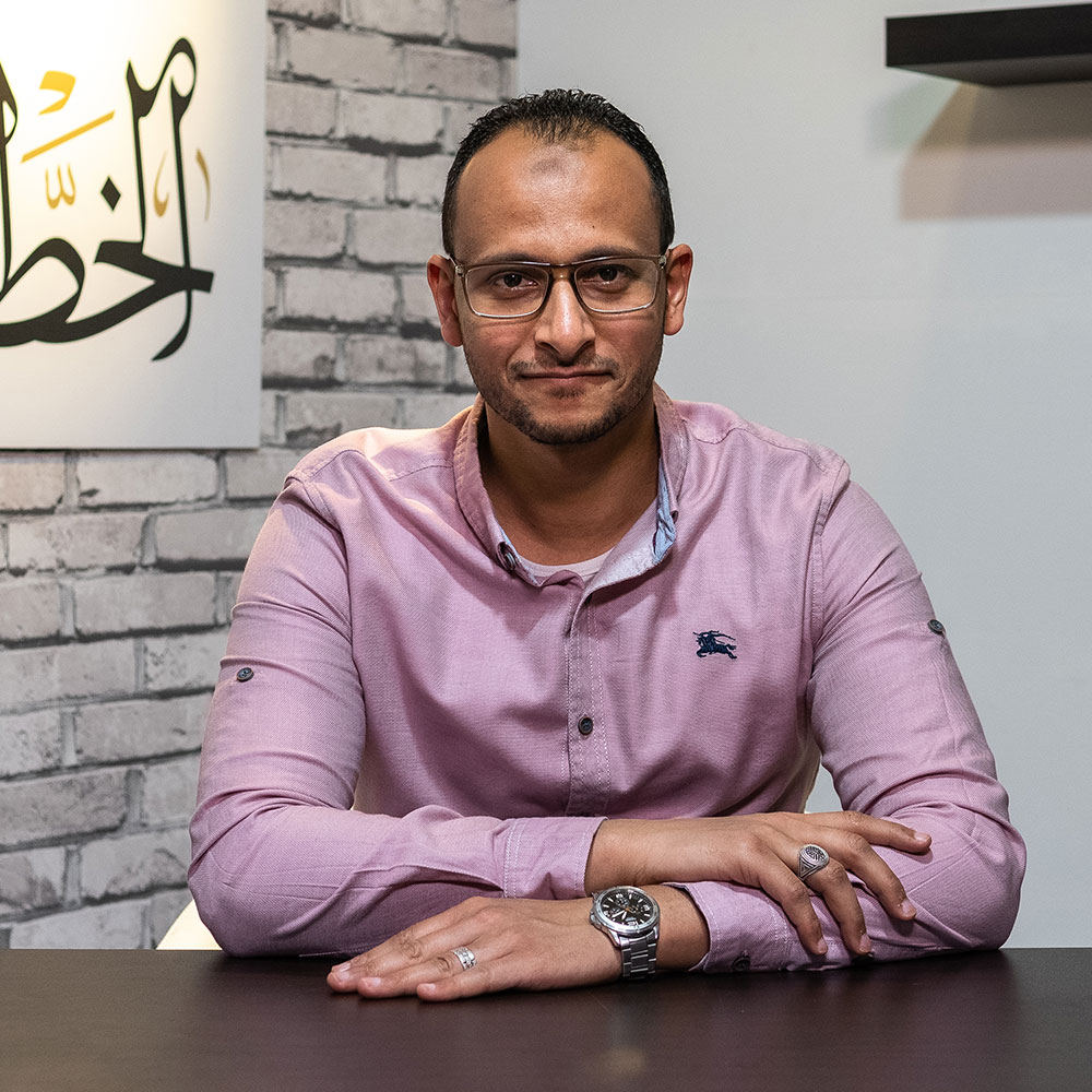 Calligrapher Ahmed Al-Jadawi